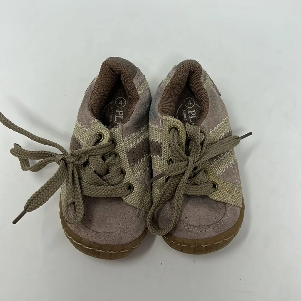 Children’s Place Boy’s Lace-Up Shoes Size 4 Excellent Condition